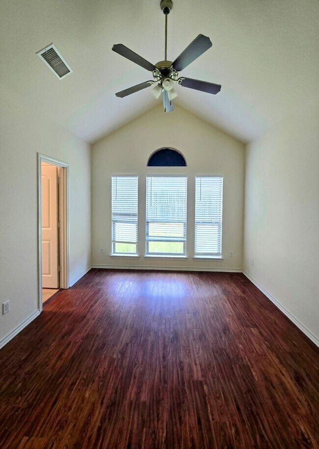 Foto del edificio - 2113 Woodhaven Dr