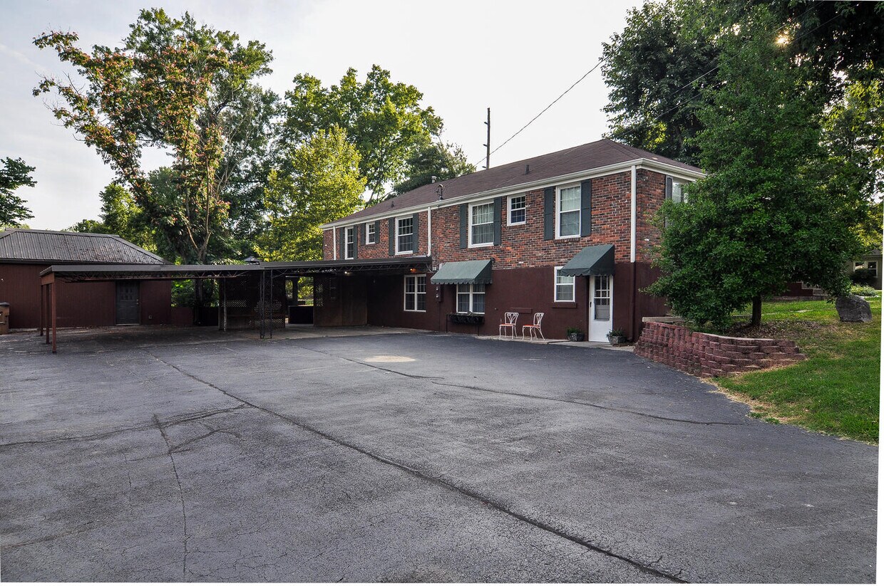 1000 Gillock St Unit B, Nashville, TN 37216 Apartments in Nashville