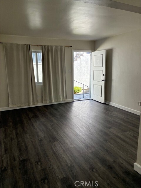 Foto del edificio - 640 W Imperial Ave