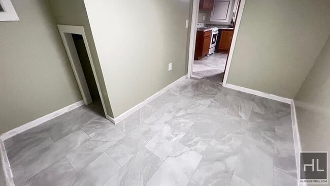 Building Photo - FRESHLY RENOVATED  2 BEDROOMS SEMI- BASEME...
