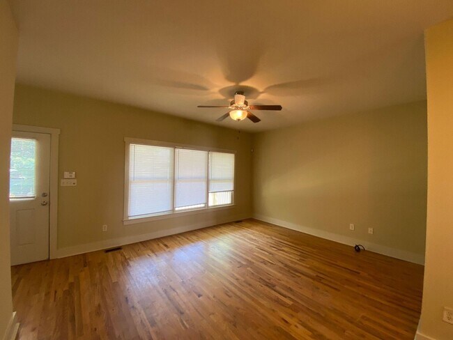 Building Photo - PRE-LEASING FOR AUGUST!