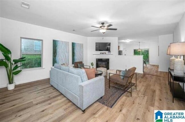 Building Photo - 305 Polo Ct