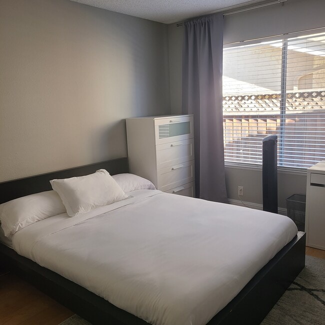 Building Photo - 460 Century Cross Ct