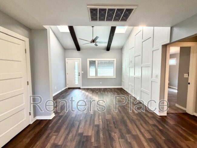 Building Photo - 415 S Victor Ave