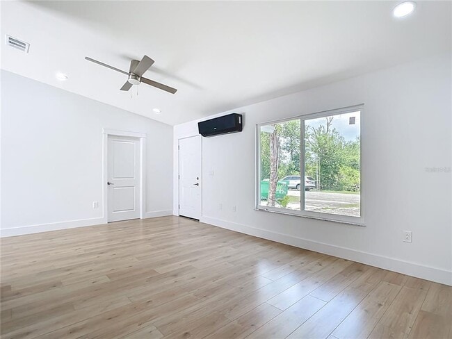 Foto del edificio - 7341 Hart St