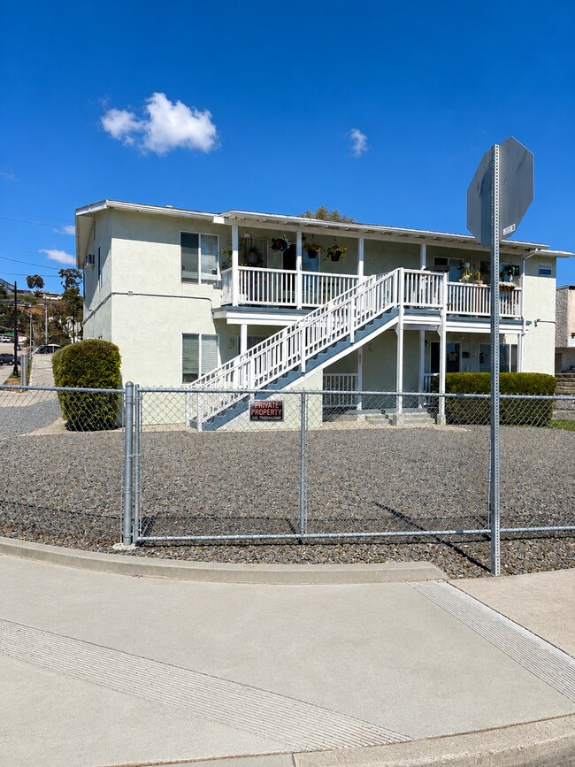 Foto del edificio - 396-396 Millar Ave