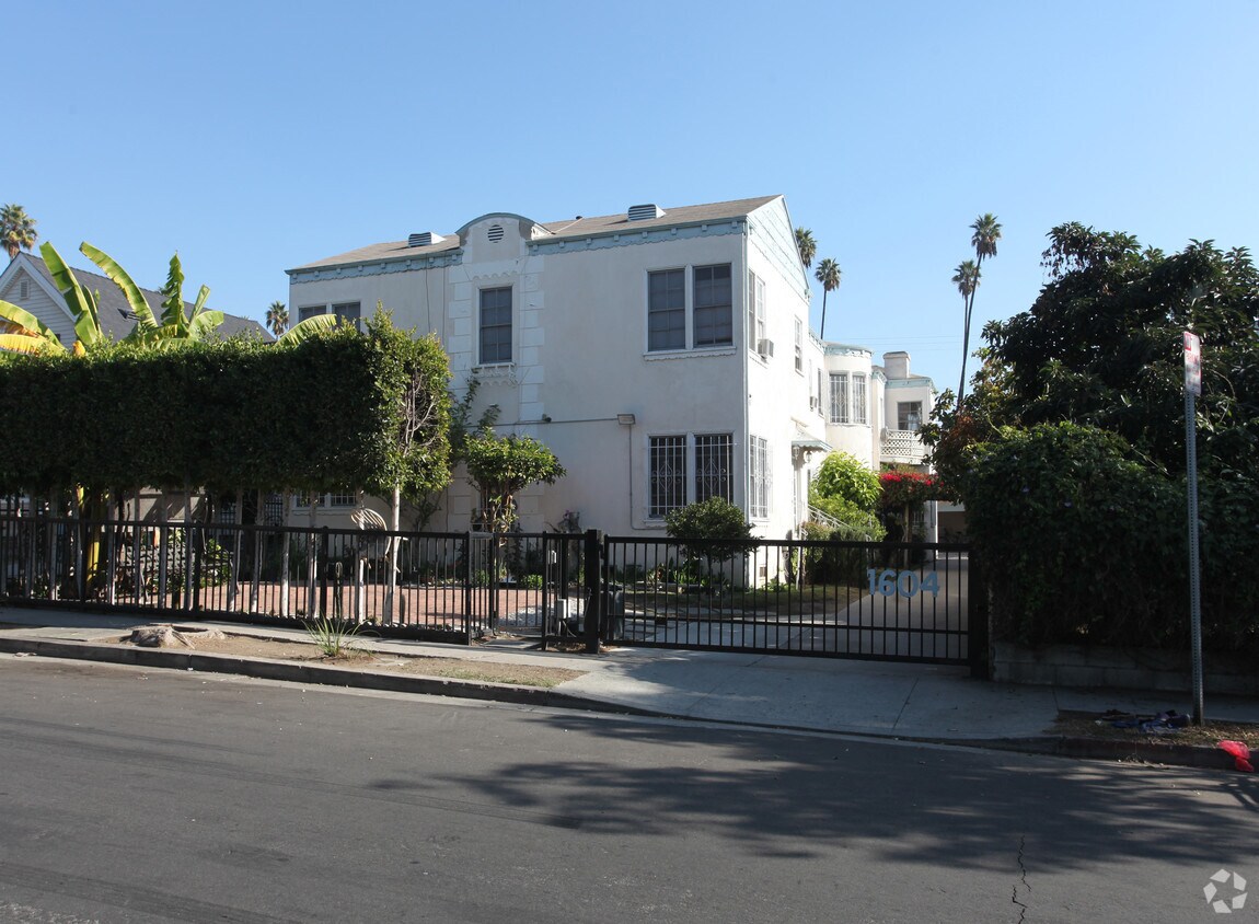 Primary Photo - 1604 N Harvard Blvd