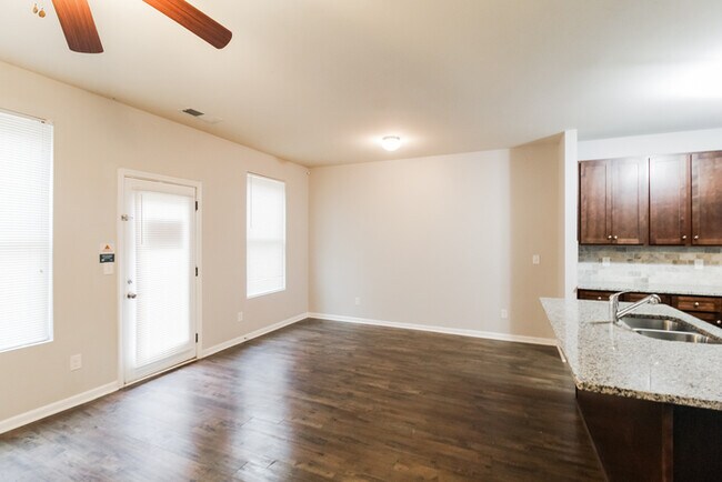 Foto del edificio - 3263 Pennington Dr