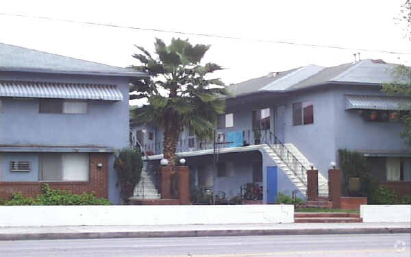Building Photo - 6606 Woodman Ave