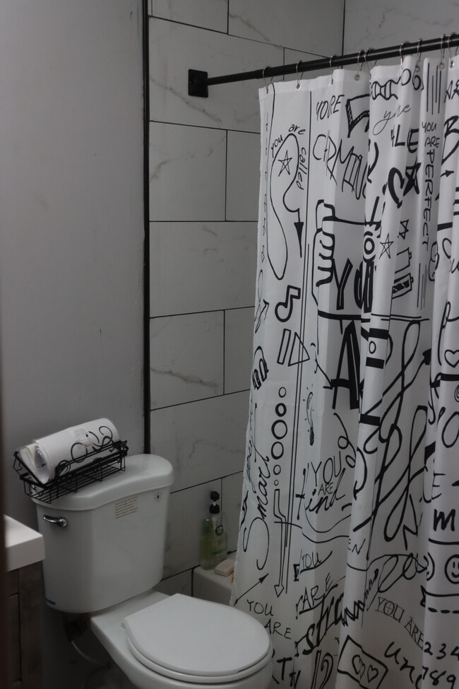 Foto del edificio - 8546 Glendevon Ct