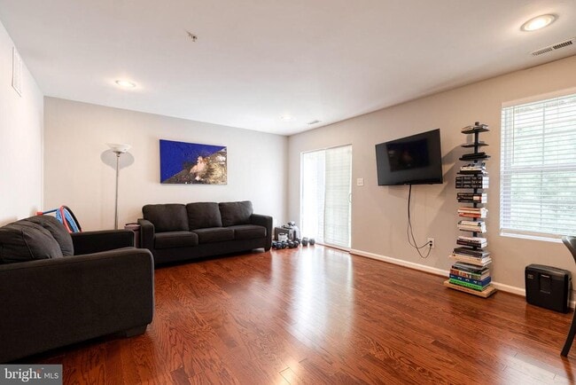 Foto del edificio - 513 Bluffton Dr