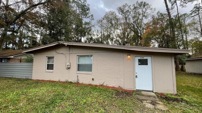 Foto del edificio - 6328 Delacy Rd