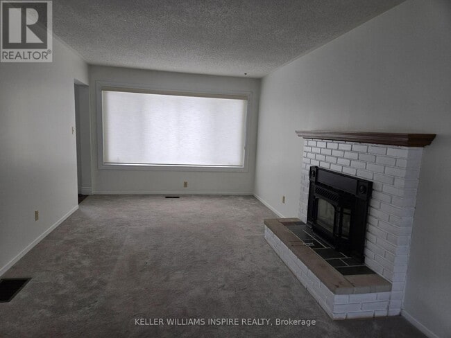 Building Photo - 10 Flint Dr