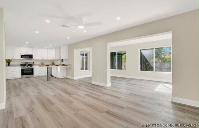 Foto del edificio - 6524 Sleepy Willow Way