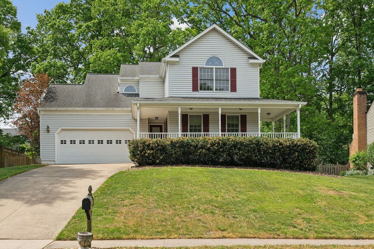 Primary Photo - Lovely 3Bd/3.5 Bth SFH in quiet neighborho...