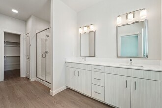 Building Photo - 7311 W Meadow Ct