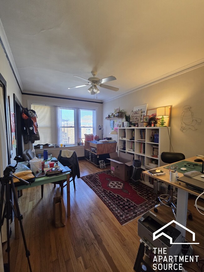 Building Photo - 2476 W Pensacola Ave