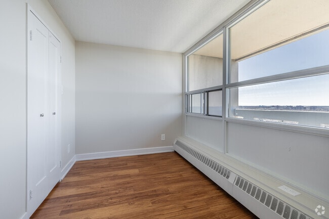 Studio, 1BA - Living - Bromley Square