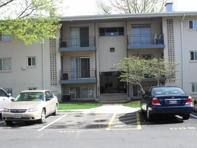 secured access at front door - 11312 Cherry Hill Rd