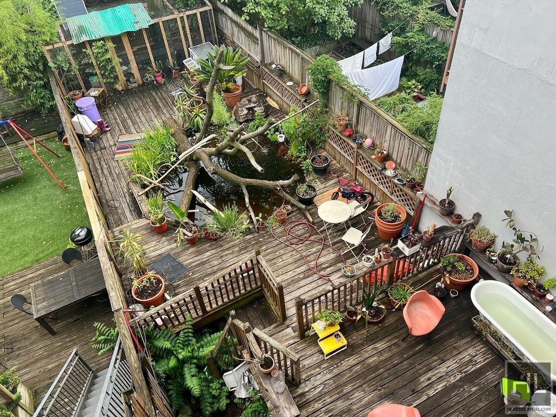 Primary Photo - Top Floor Townhouse w/ Shared Backyard, Fi...
