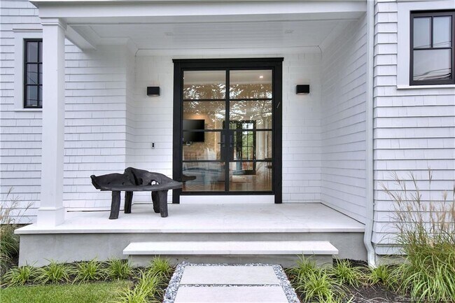 Building Photo - 18 Danbury Ave