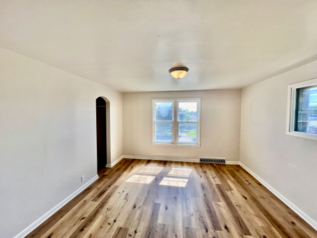 Foto del edificio - 1422 N 8th St