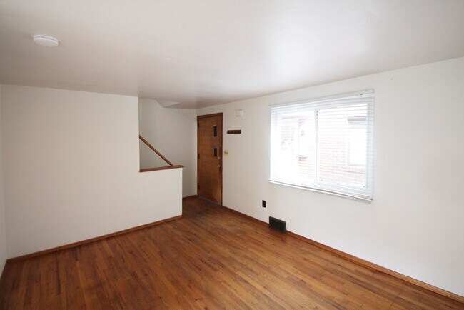 Building Photo - 419 Franklin Ave