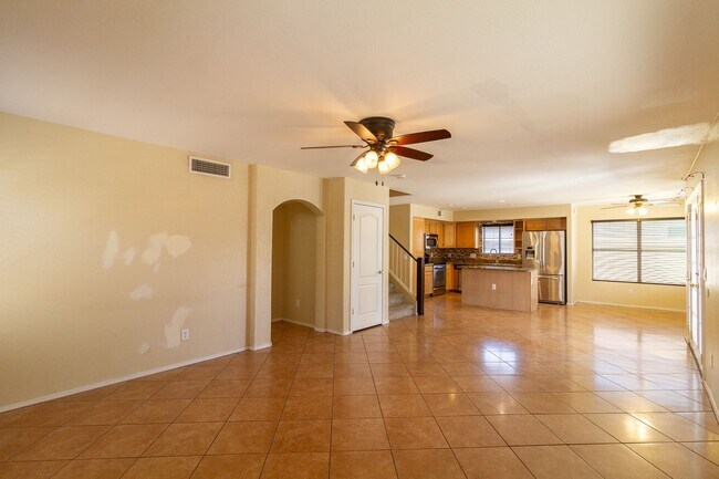 Foto del edificio - AMAZING 4 BED, 2.5 BATH HOME LOCATED NEAR 67TH AVE & UNION HILLS