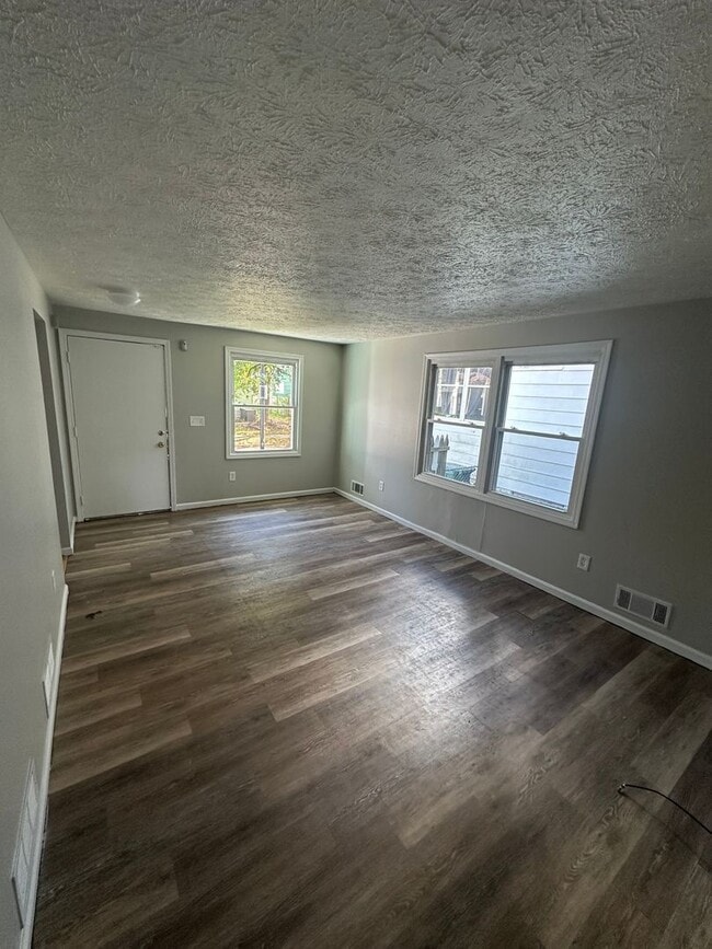 Building Photo - 35 Aurora St