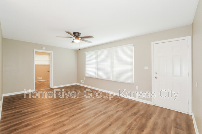 Foto del edificio - 7713 E 111th Terrace