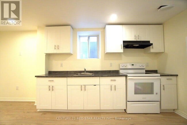 Building Photo - 521 Yates Dr