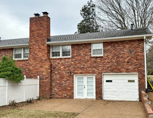 Foto del edificio - 813 Davis Dr