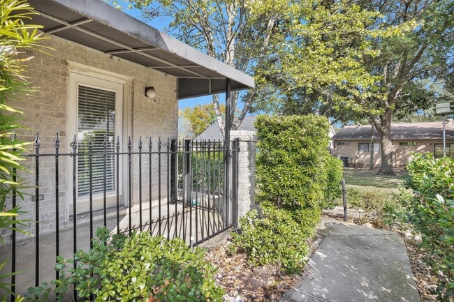 Building Photo - 106 Fairway View Ct