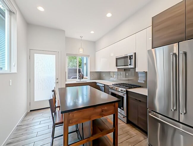 Building Photo - Stunning Two-Bedroom Townhome with Rooftop...