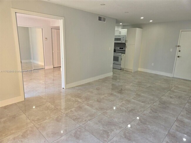 Foto del edificio - 4803 NW 7th St