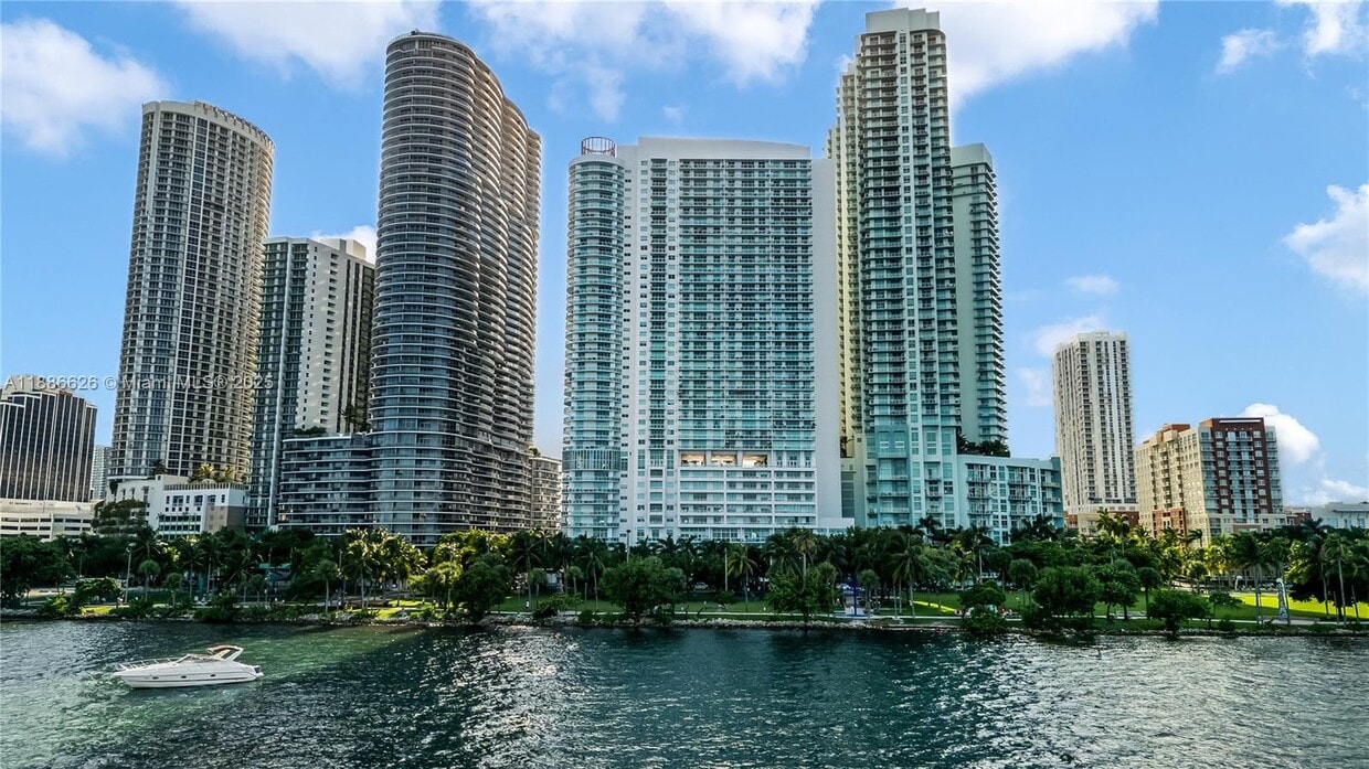Primary Photo - 1800 N Bayshore Dr