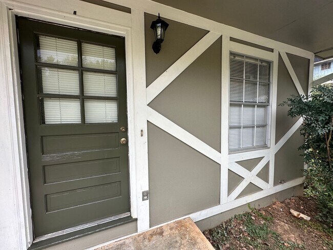 Building Photo - 6293 Teletha Ln