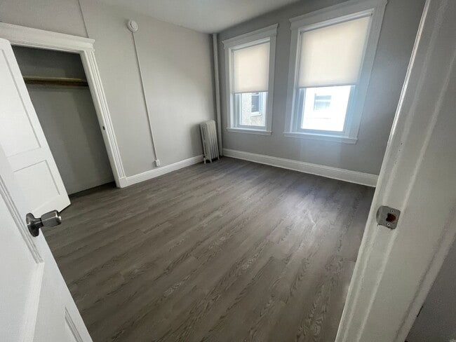 Photo - BRAND NEW STUDIO, Just finished . heat Hw inc no fee Students ok NEW KIT, BATH, FLOORS , PAINT House