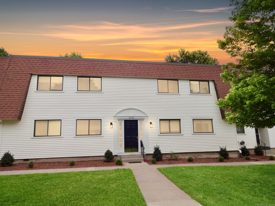 26 Hulls Hwy Unit 26, Fairfield, CT 06890 Condo for Rent in Fairfield