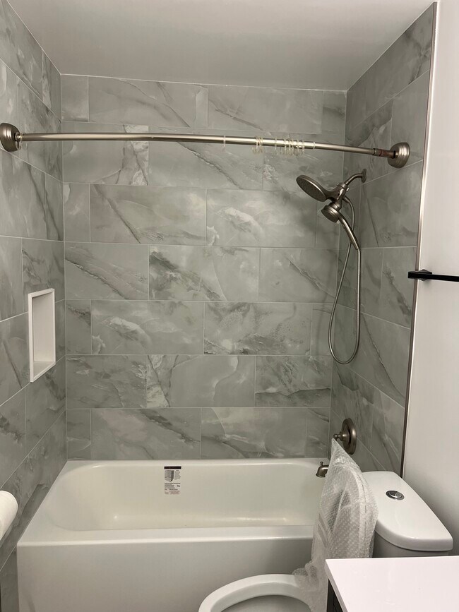 Foto del edificio - 6147 Knoll Wood Ct