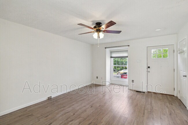 Building Photo - 117 Spruce Woods Ct
