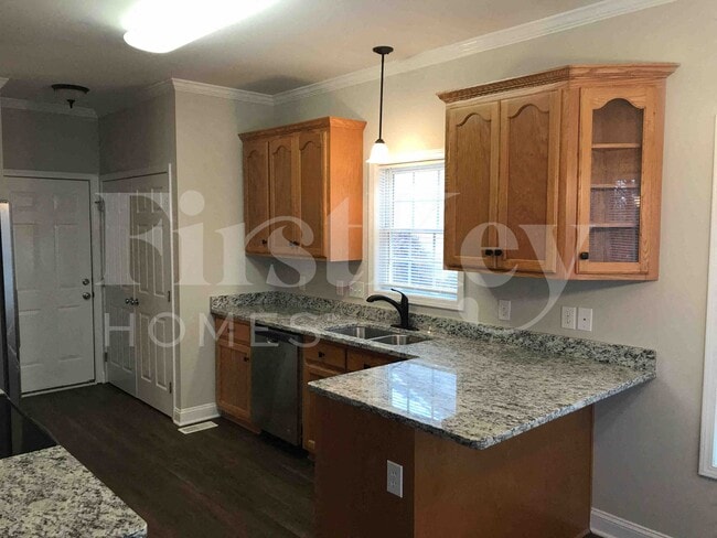 Building Photo - 2215 Charles Towne Ct