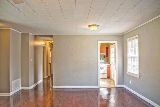 Building Photo - 719 Riverview Dr