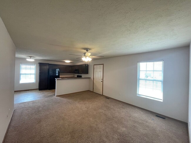 Building Photo - 3 Bedroom in Republic School District!