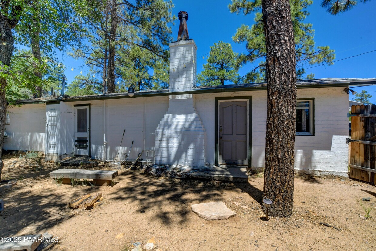 Primary Photo - 1623 Idylwild Rd