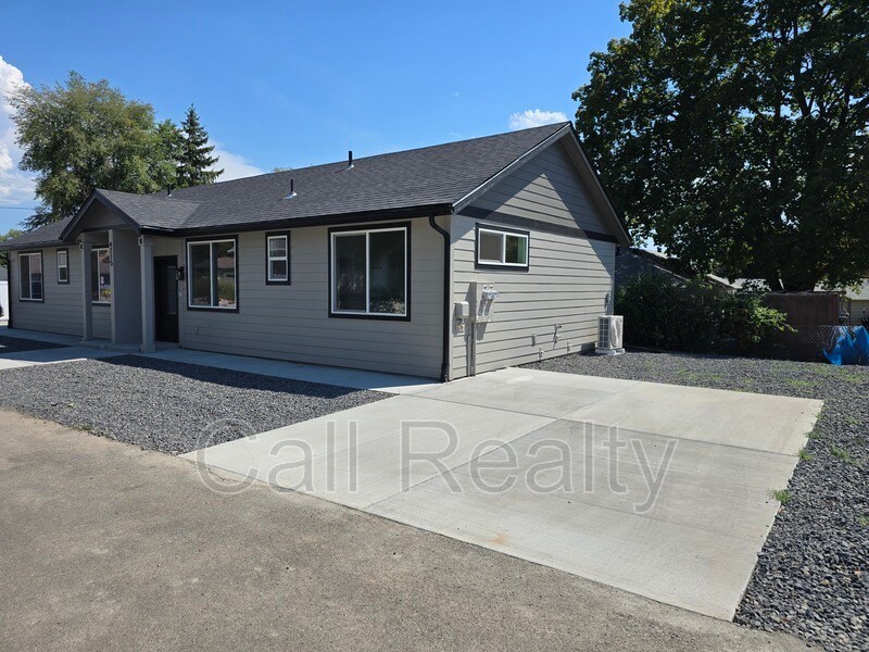 Primary Photo - 4215 N Locust Rd