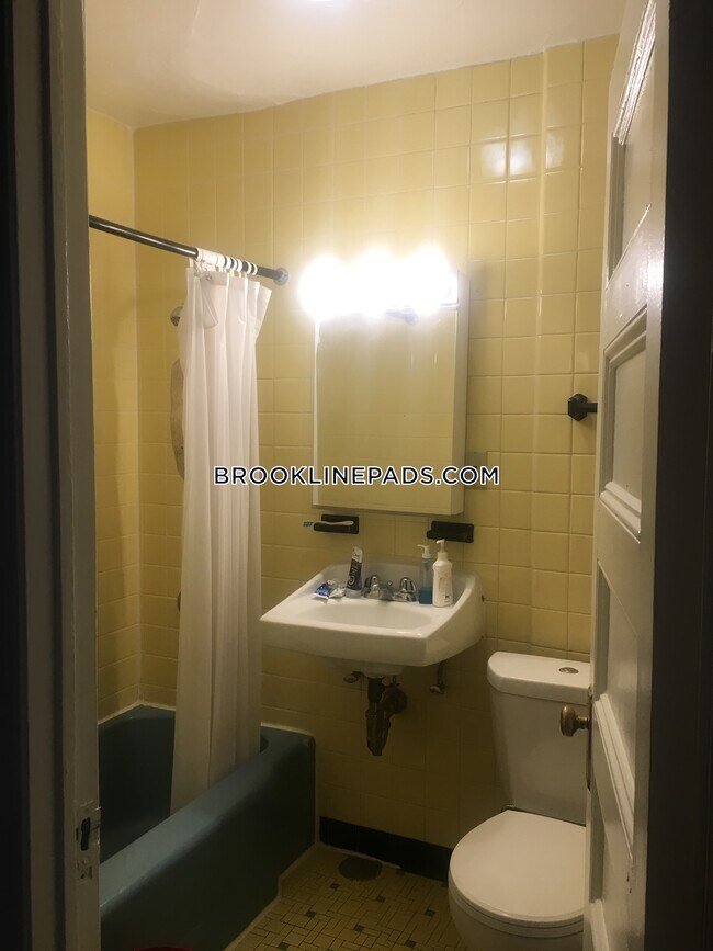 Foto del edificio - 1223 Beacon St