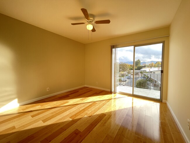 Foto del edificio - Sunny, Top Floor Unit