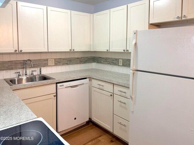 Building Photo - 330 Shore Dr