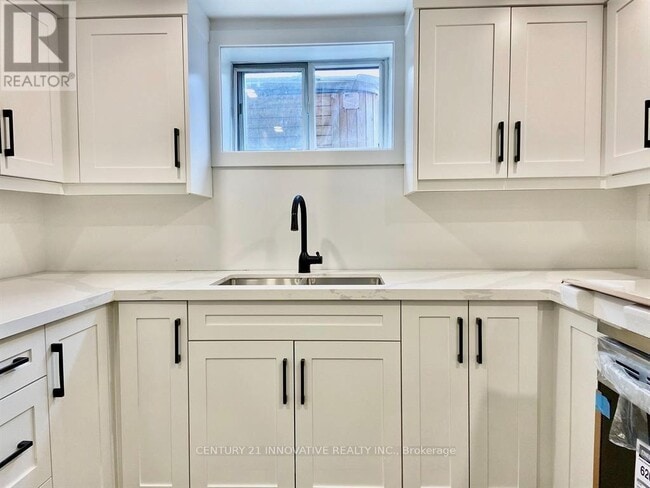 Building Photo - 127 Treeview Dr